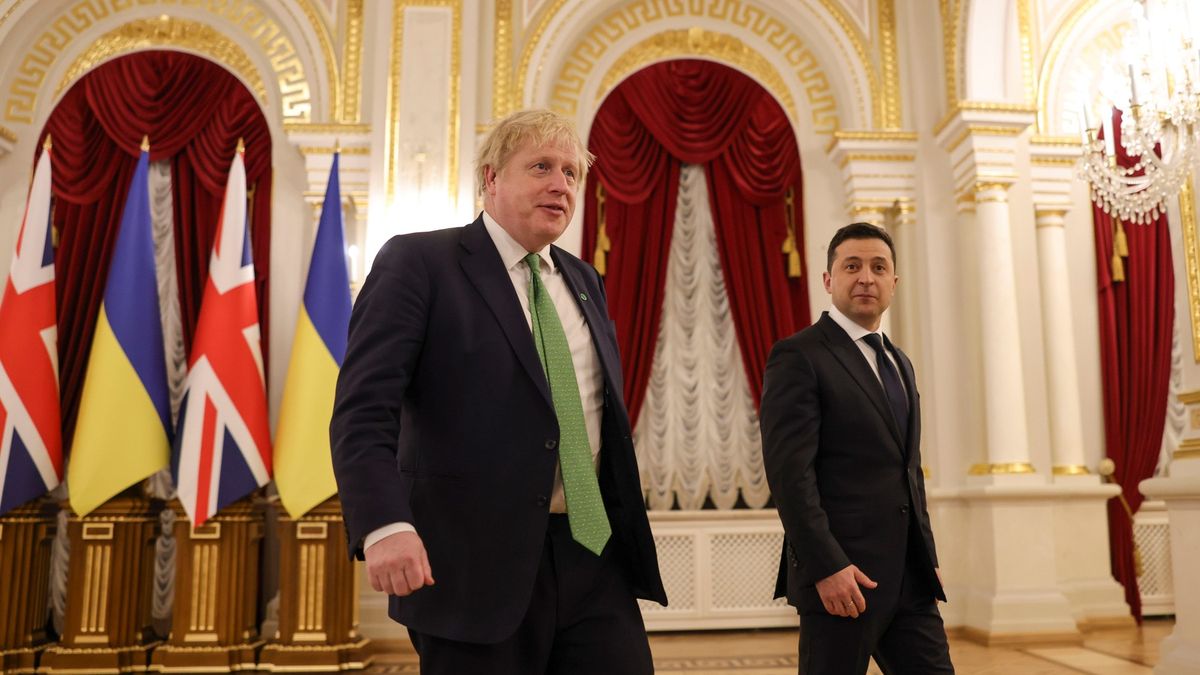 Johnson na Ukrajině: Rusku pohrozil sankcemi a varoval před krveprolitím
